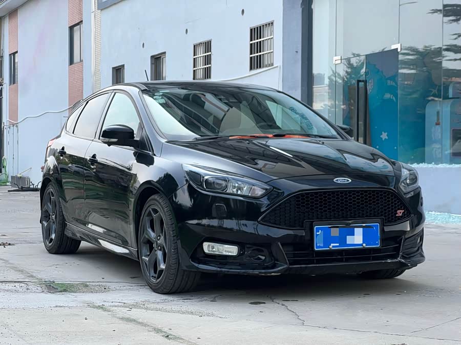 Ford Focus (Imported) 2018 صورة سيارة #3