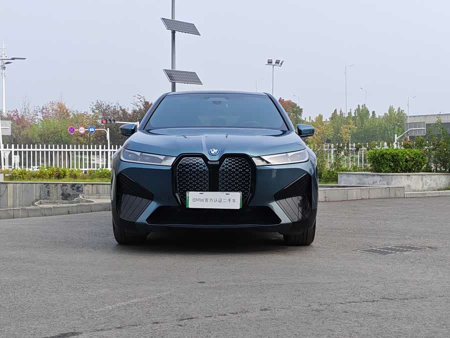 BMW iX 2023 immagine di auto #3