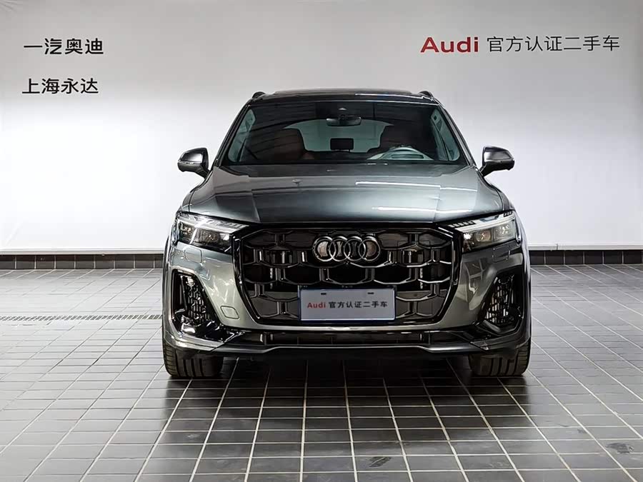 Audi SQ7 2024 car image #3