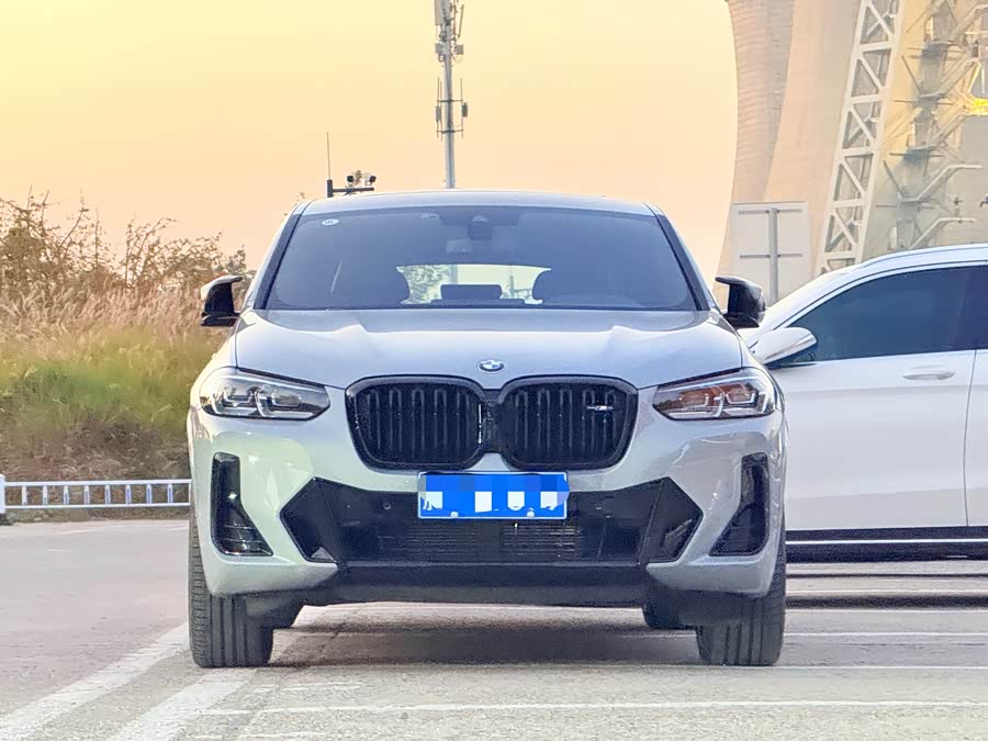 BMW X4 M40i 2024 car image #3