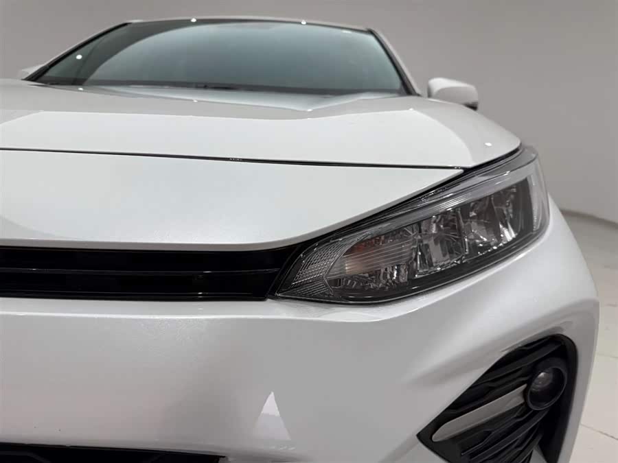 Kia Wildlander 2023 car image #3