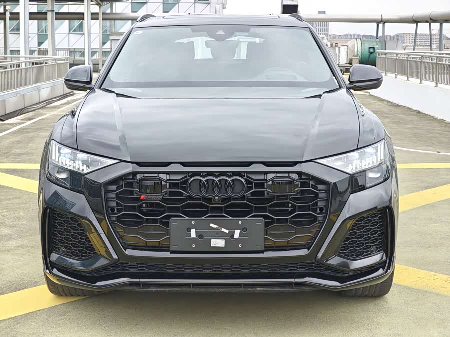 Audi RS Q8 car image #3