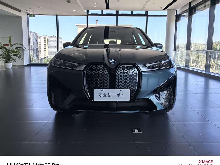 BMW iX M60 2024 car image #3