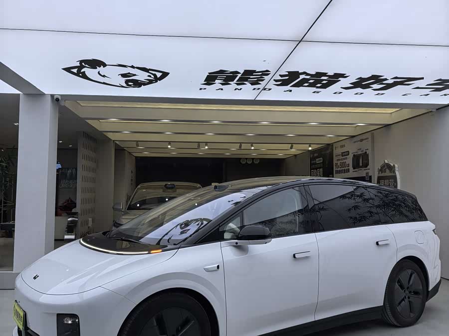 Li i8 2025 image de voiture #3