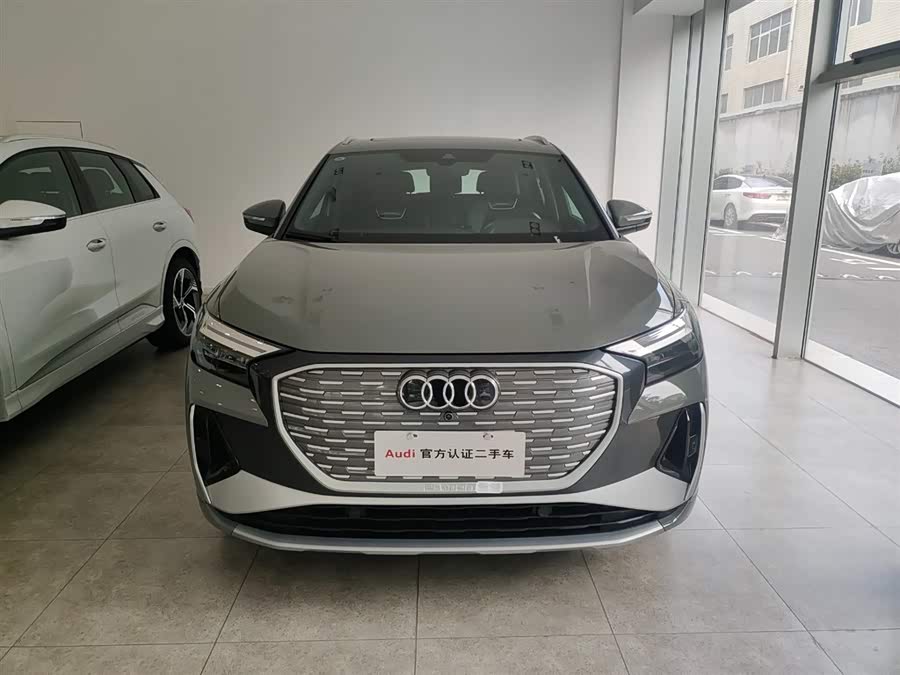 Audi Q4 e-tron 2024 صورة سيارة #3