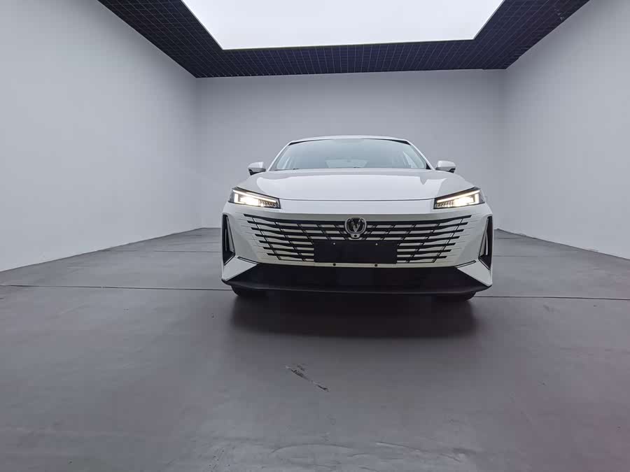 Changan EadoPHEV 2025 изображение автомобиля #3