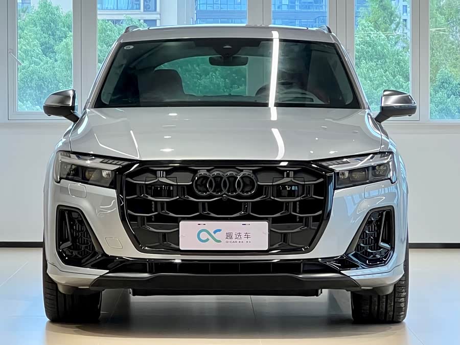 Audi SQ7 2024 car image #3