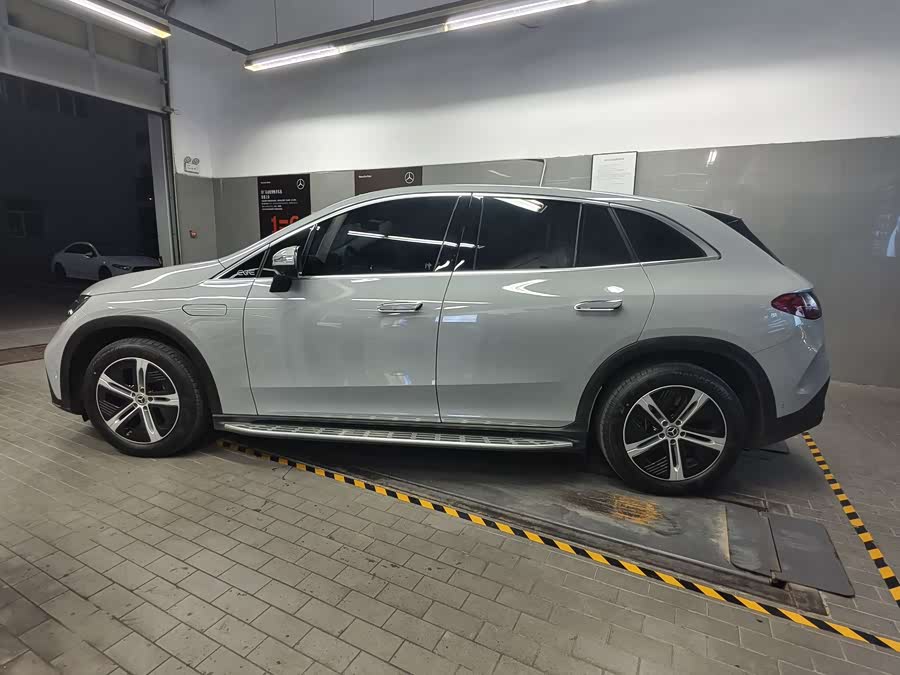 Mercedes-Benz EQE SUV 2025 car image #3