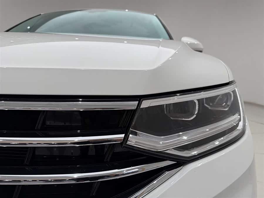 Volkswagen Tiguan L 2024 car image #3