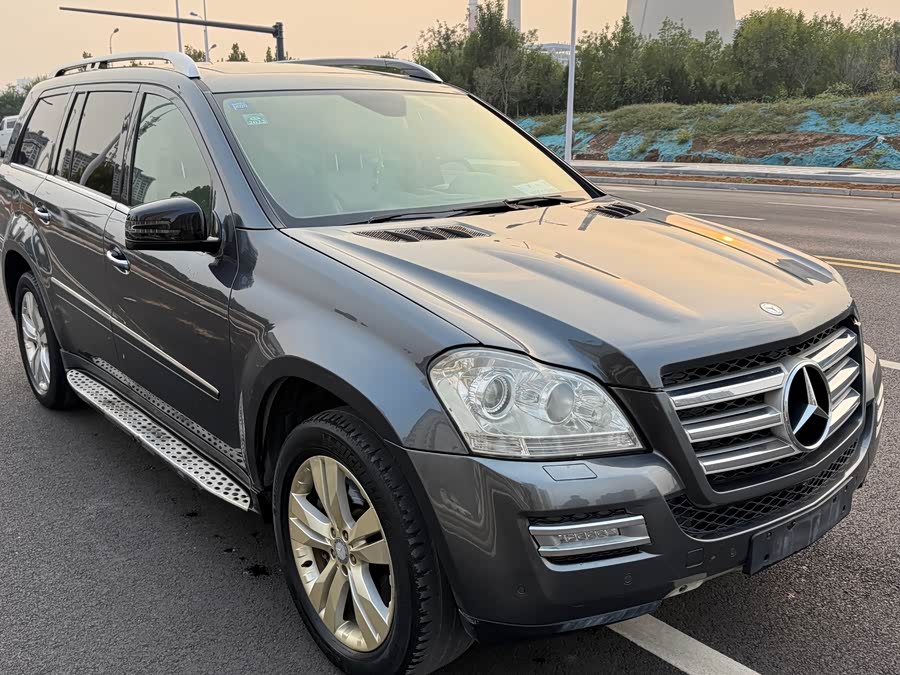 Mercedes-Benz GL Class 2010 car image #3