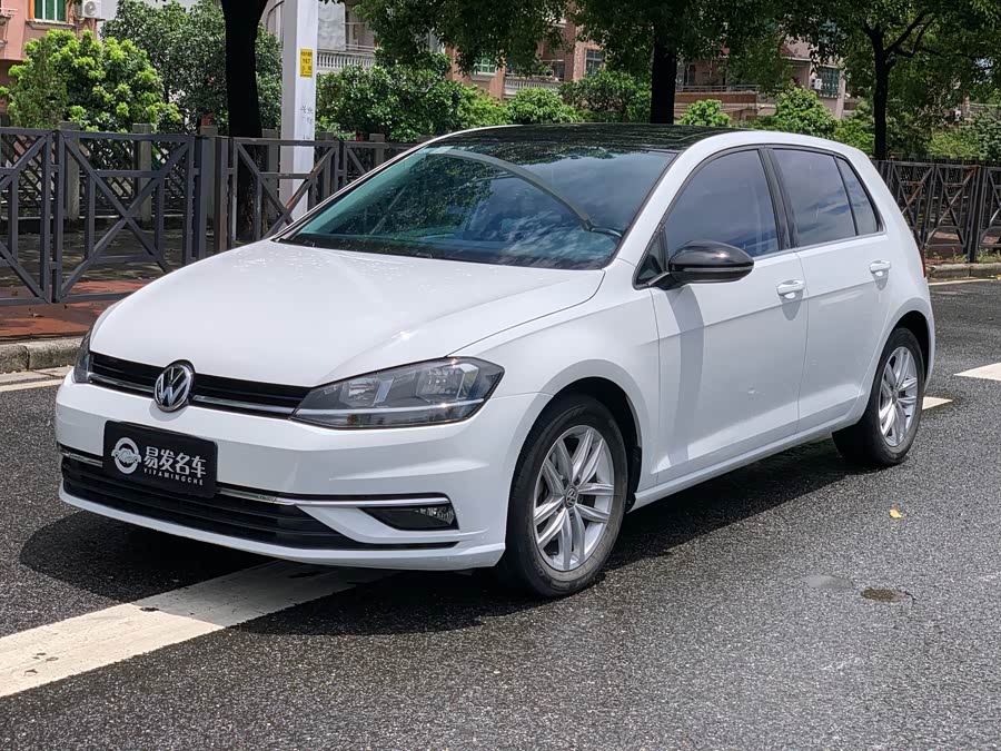 Volkswagen Golf 2019 car image #3