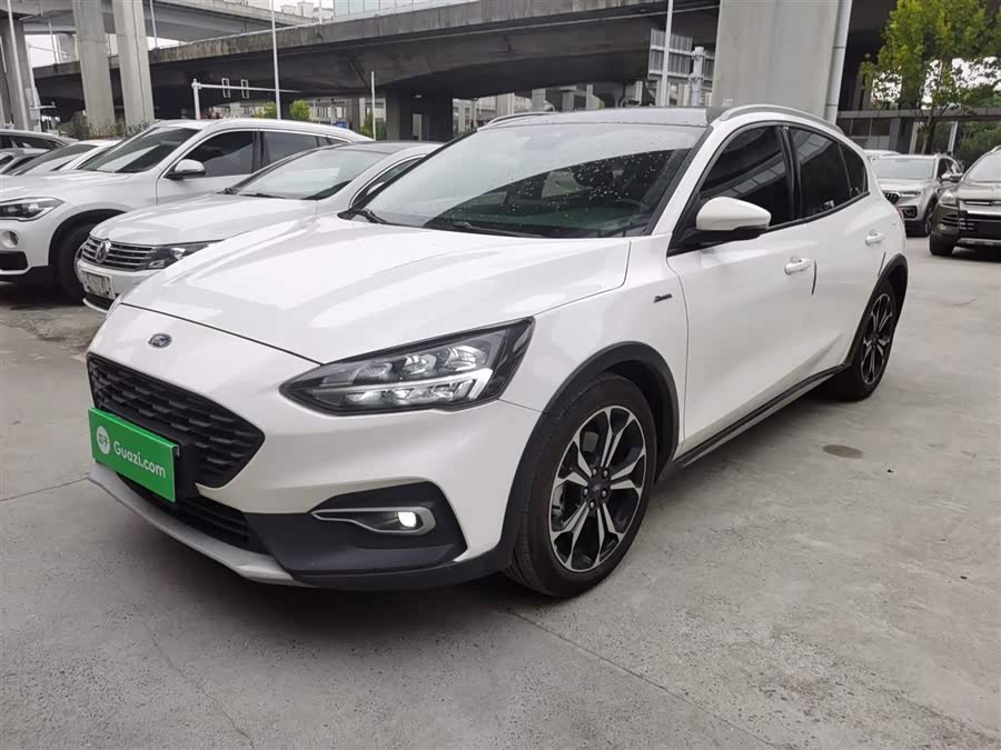 Ford Focus Active 2019 car image #3