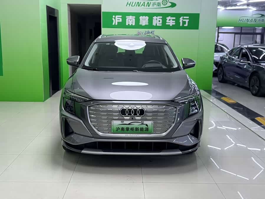 Audi Q5 e-tron 2023 صورة سيارة #3