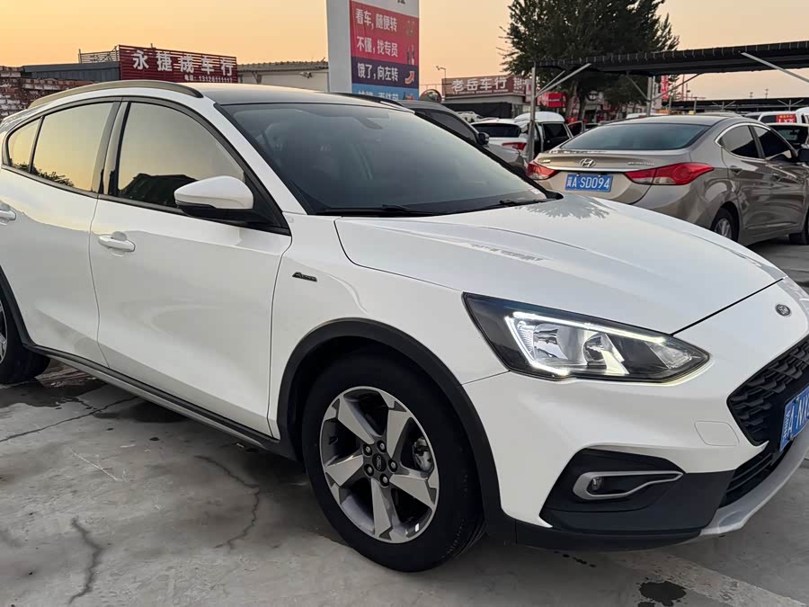 Ford Focus Active 2020 car image #3