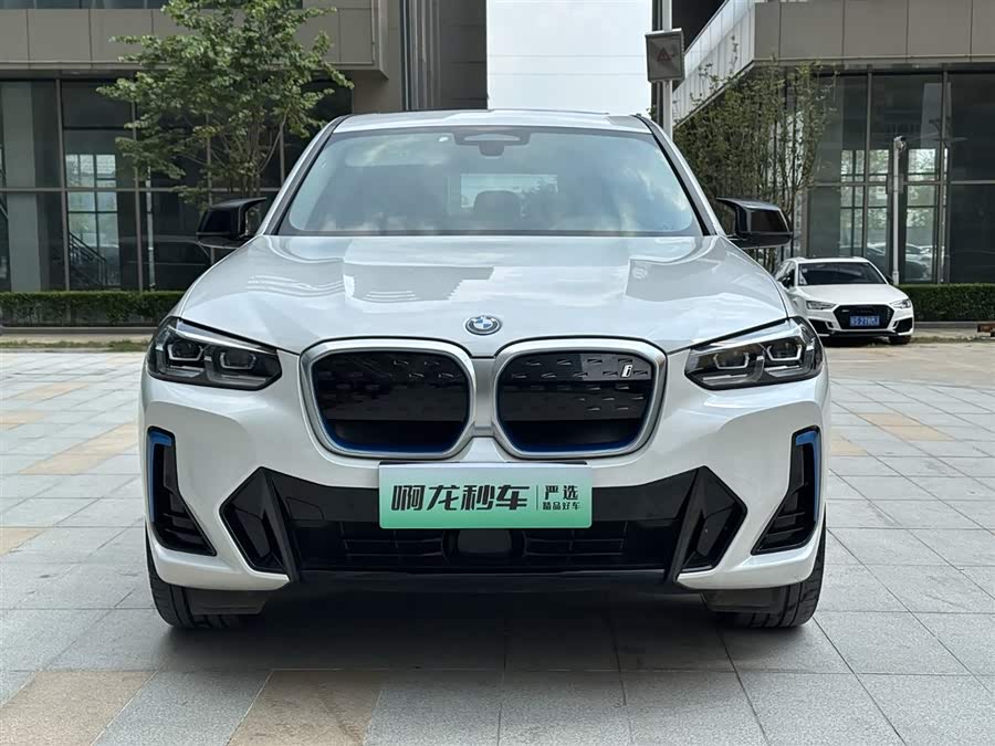 BMW iX3 2024 car image #3