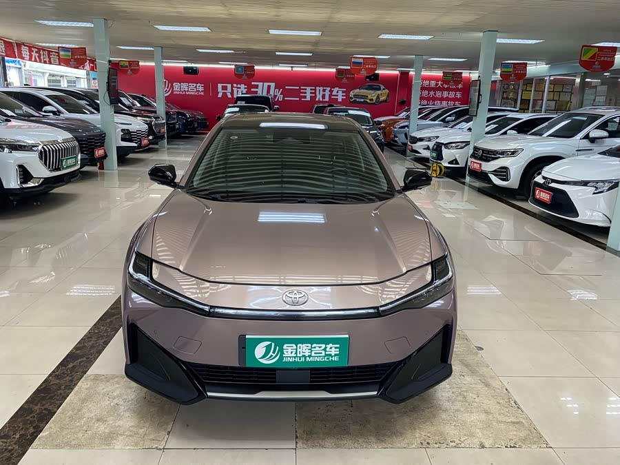 BYD e1 2023 car image #3