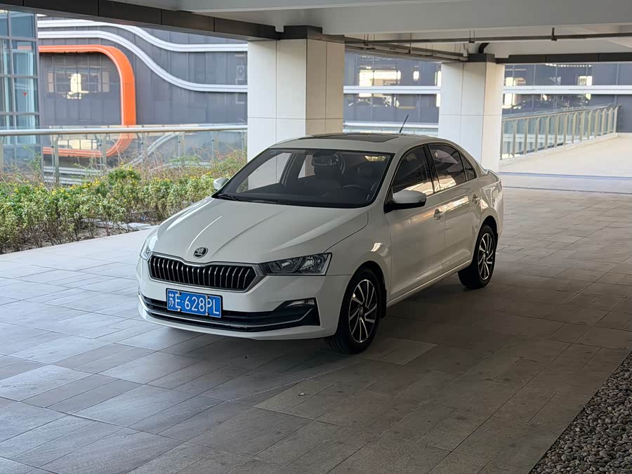 Skoda Rapid 2021 car image #3