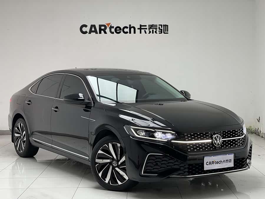 Volkswagen Passat 2022 car image #3