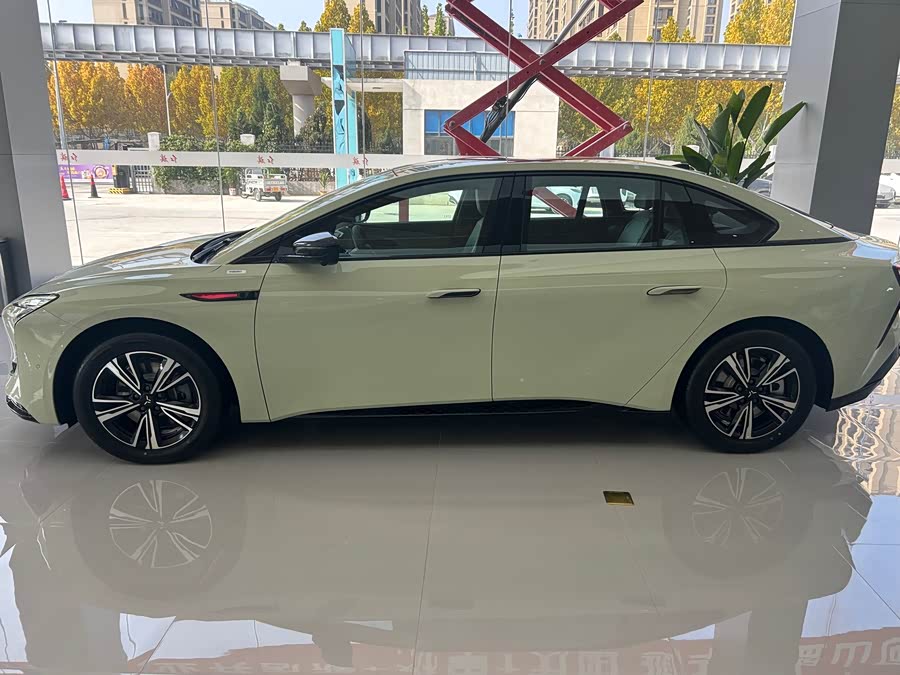 HongQi EH7 2025 #3 HongQi EH7 2025 car image #3