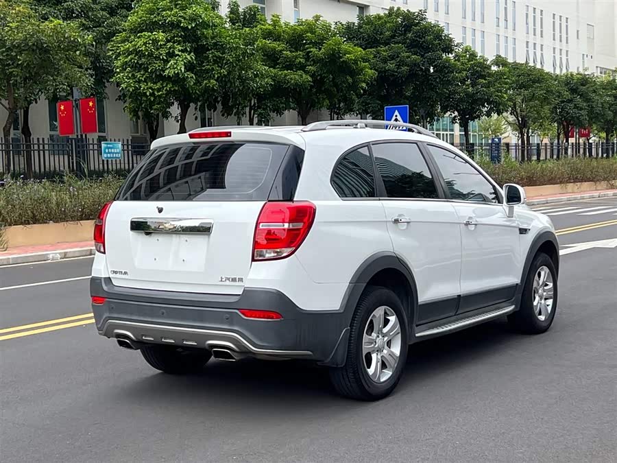 Chevrolet Captiva 2017 car image #3