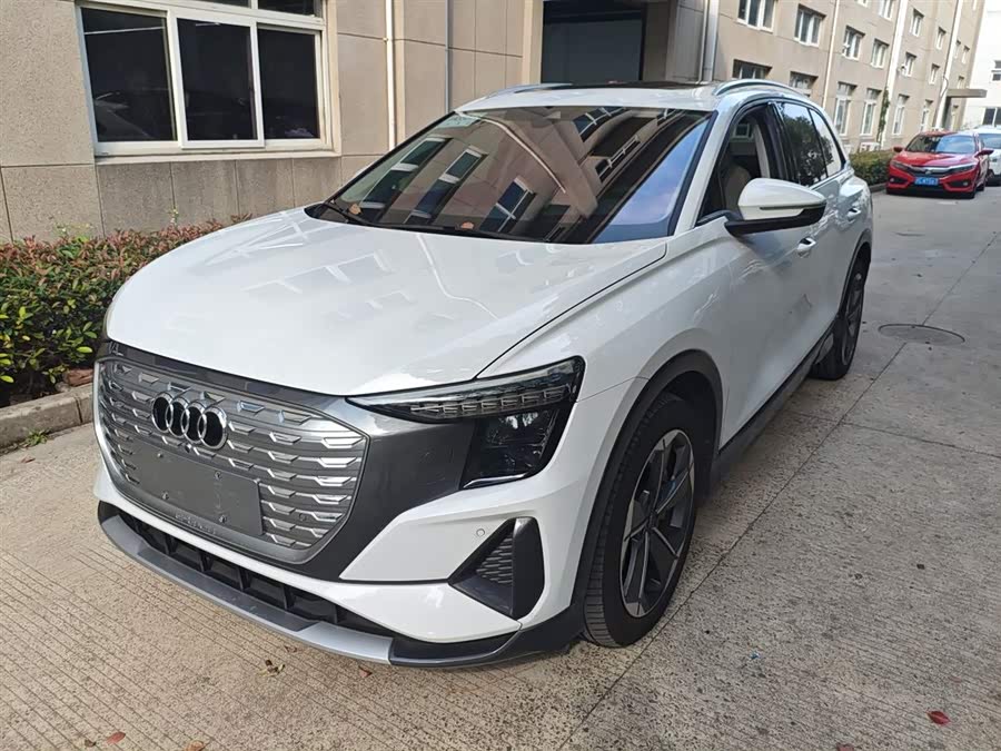 Audi Q5 e-tron 2023 #3 Audi Q5 e-tron 2023 صورة سيارة #3