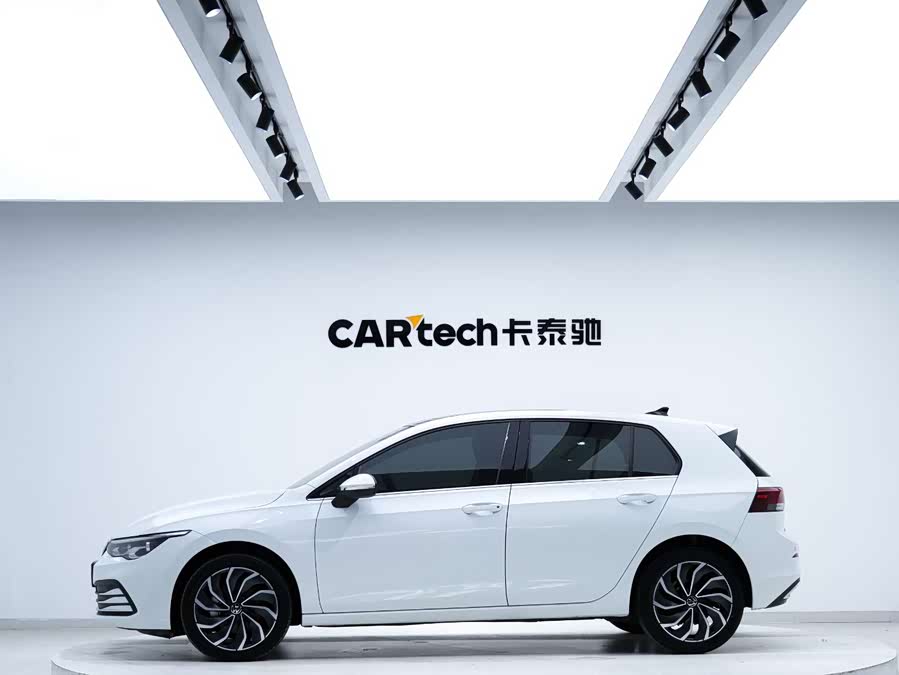 Volkswagen Golf 2023 car image #3