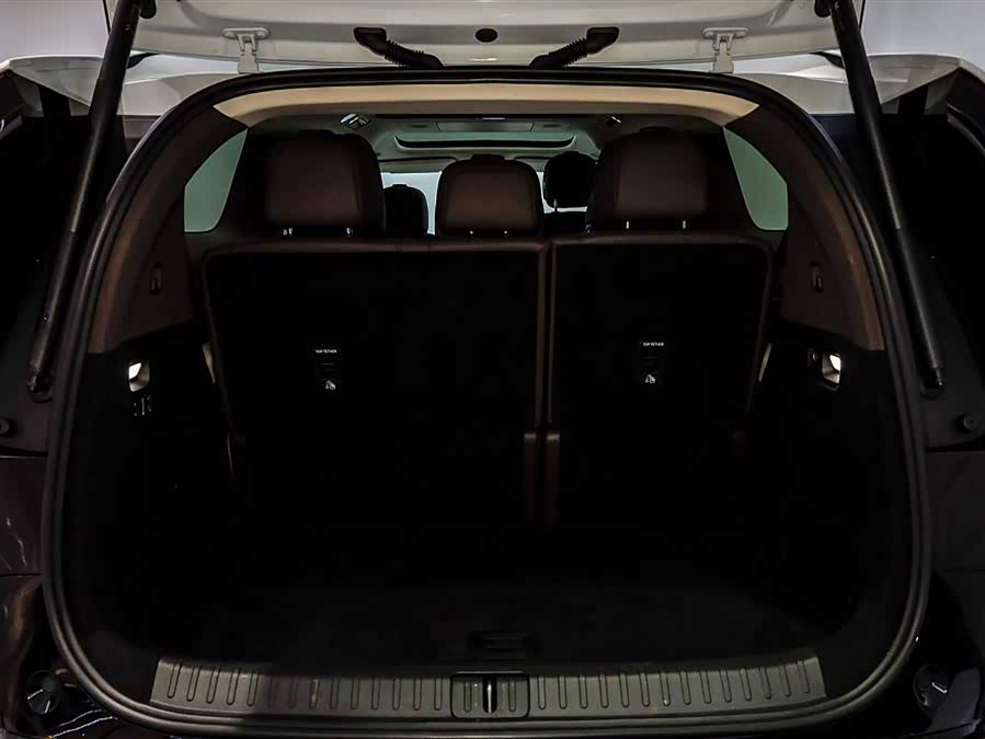 理想汽车 理想MEGA 2024 汽车图片 #3