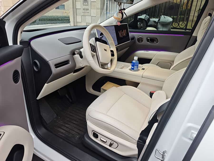 Li i8 2025 image de voiture #3