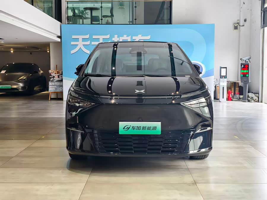 Xpeng X9 2024 صورة سيارة #3