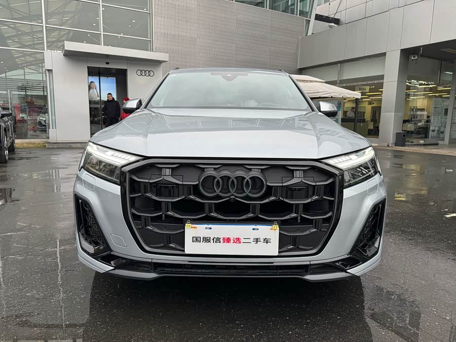 Audi SQ7 2024 car image #3