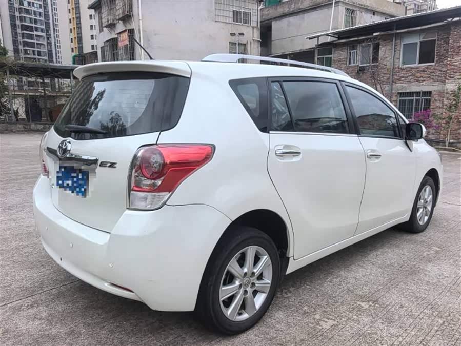 Toyota Reiz 2012 صورة سيارة #3