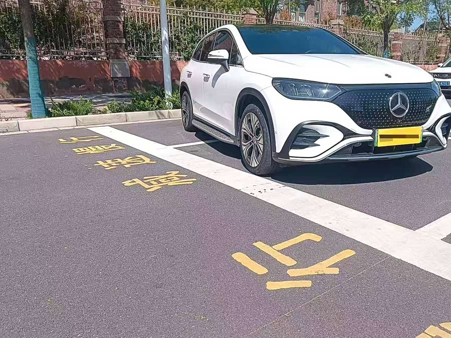 Mercedes-Benz EQE SUV 2023 immagine di auto #3