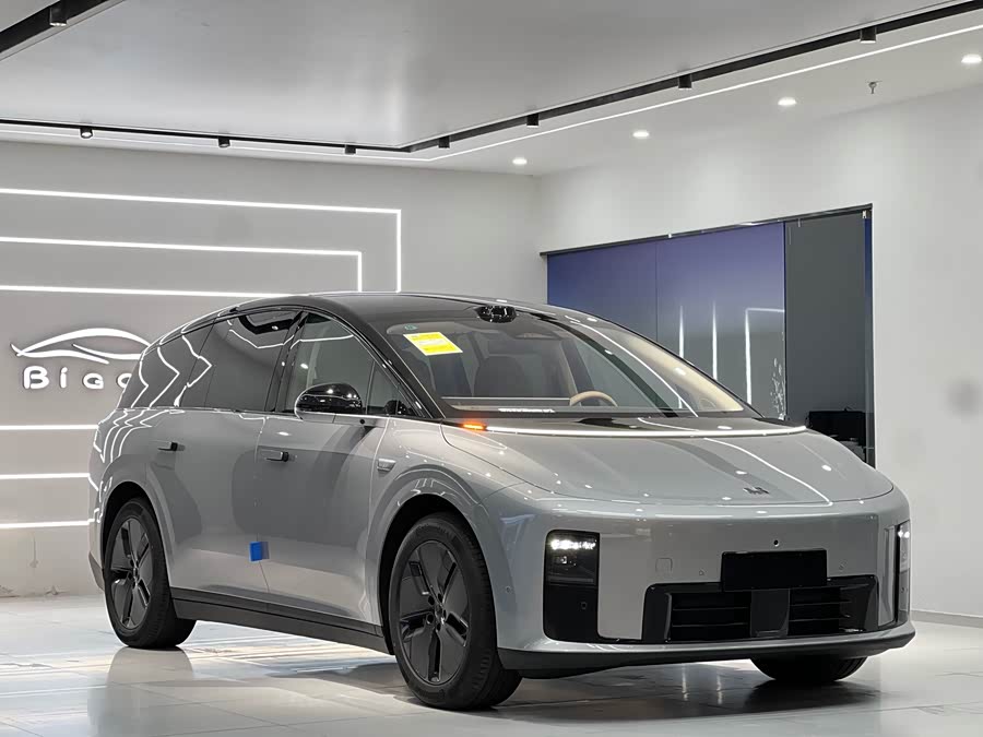 Li i8 2025 image de voiture #3