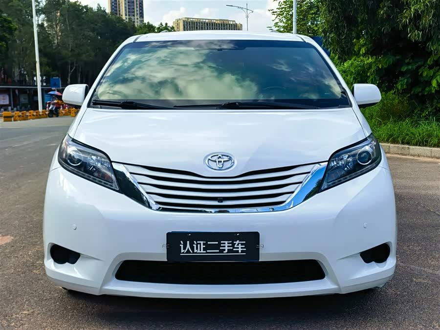 Toyota SIENNA 2018 car image #3