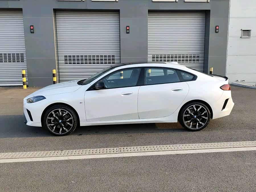 BMW 2 Series 2025 car image #3