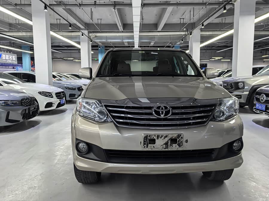 Toyota Fortuner 2015 immagine di auto #3