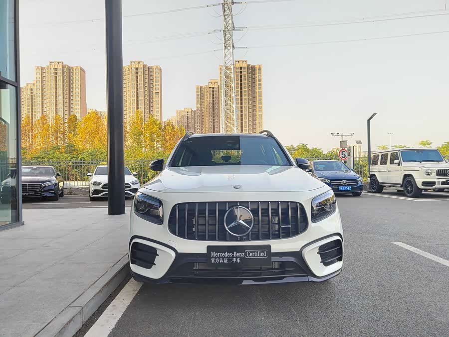 Mercedes-Benz GLB AMG 2025 imagen de coche #3