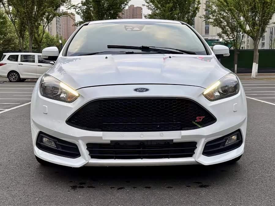 Ford Focus (Imported) 2017 صورة سيارة #3