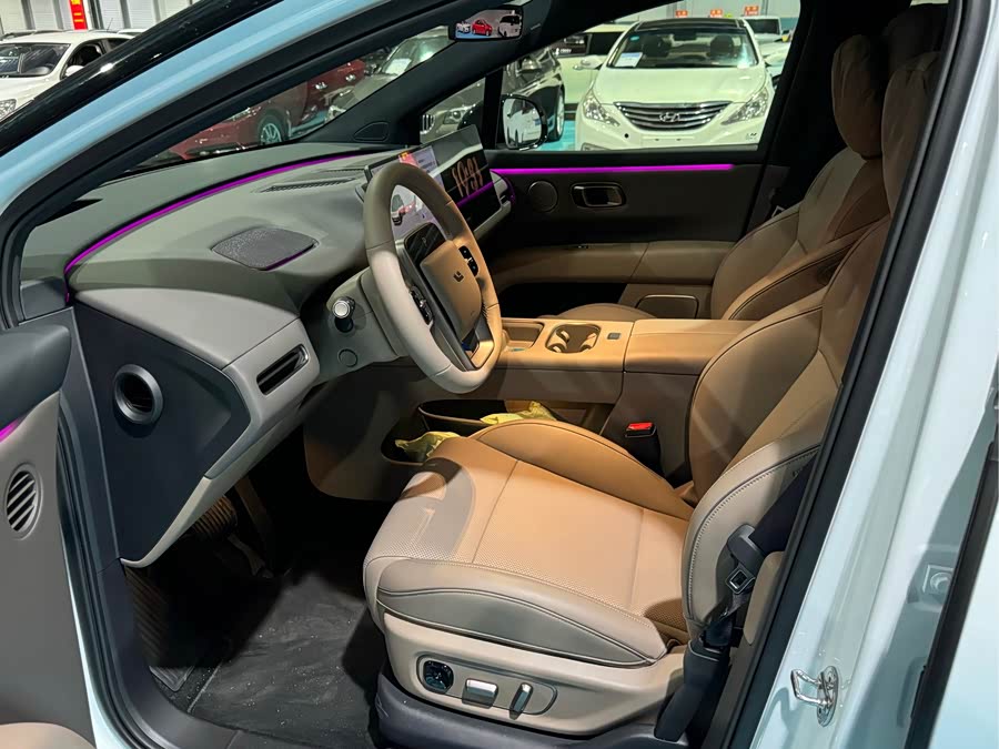 Li i6 2025 صورة سيارة #3