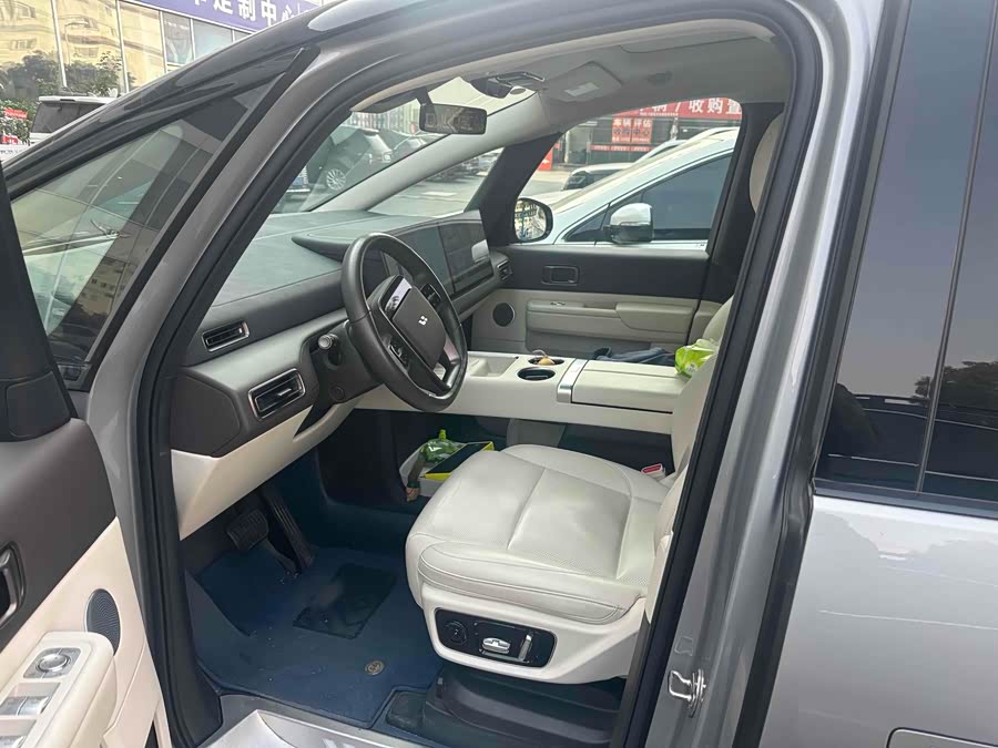 理想汽车 理想MEGA 2024 汽车图片 #3