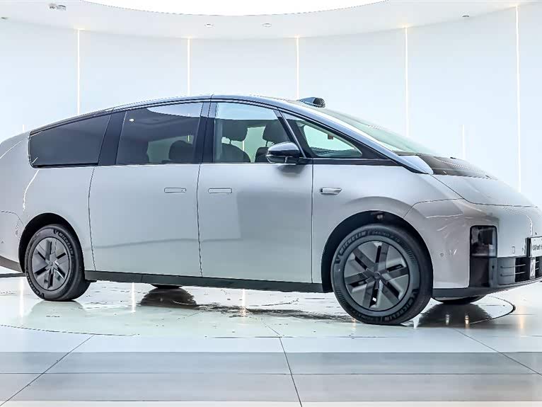 理想汽车 理想MEGA 2024 汽车图片 #3