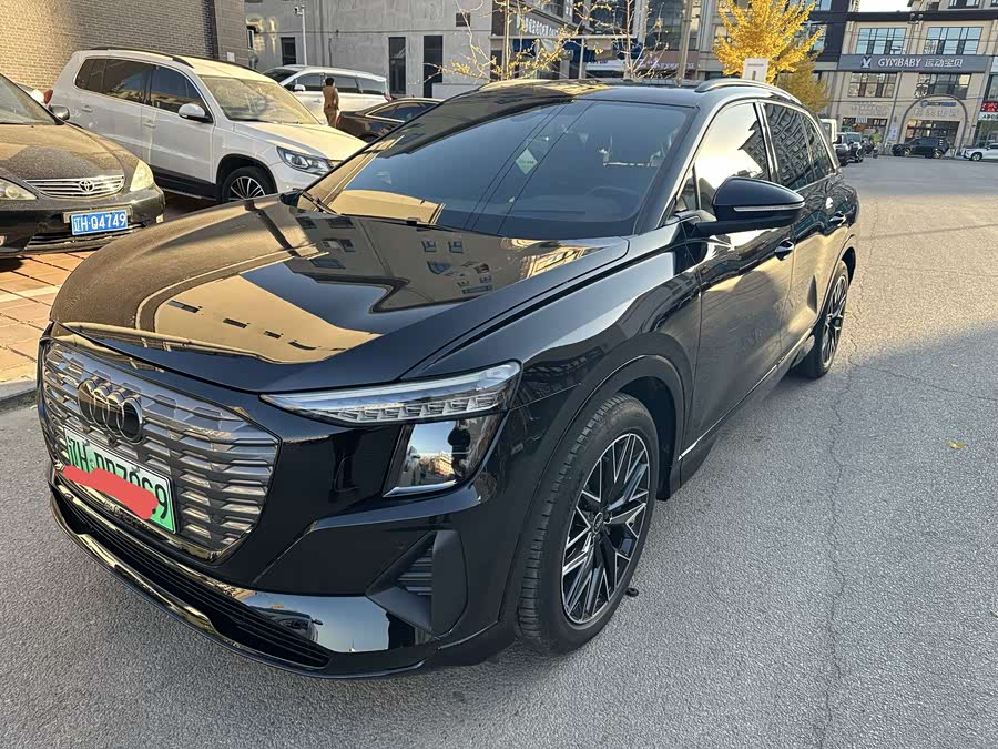 Audi Q5 e-tron 2024 صورة سيارة #3