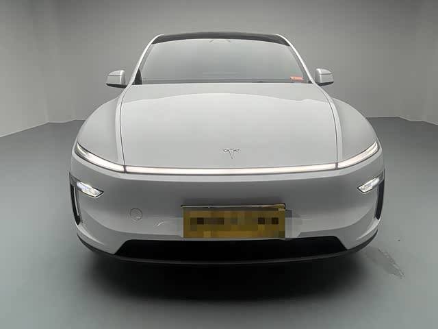 Tesla Model Y 2025 car image #3