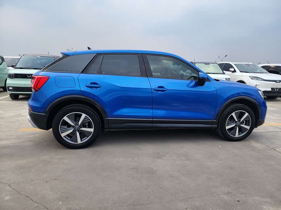 Audi Q2L e-tron 2020 car image #3