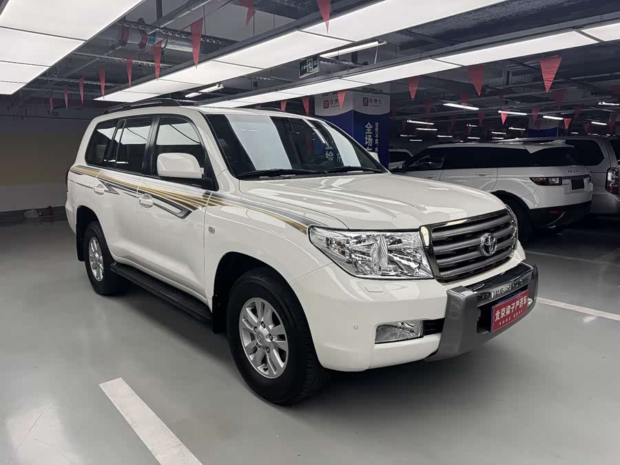 Toyota Land Cruiser 2010 car image #3