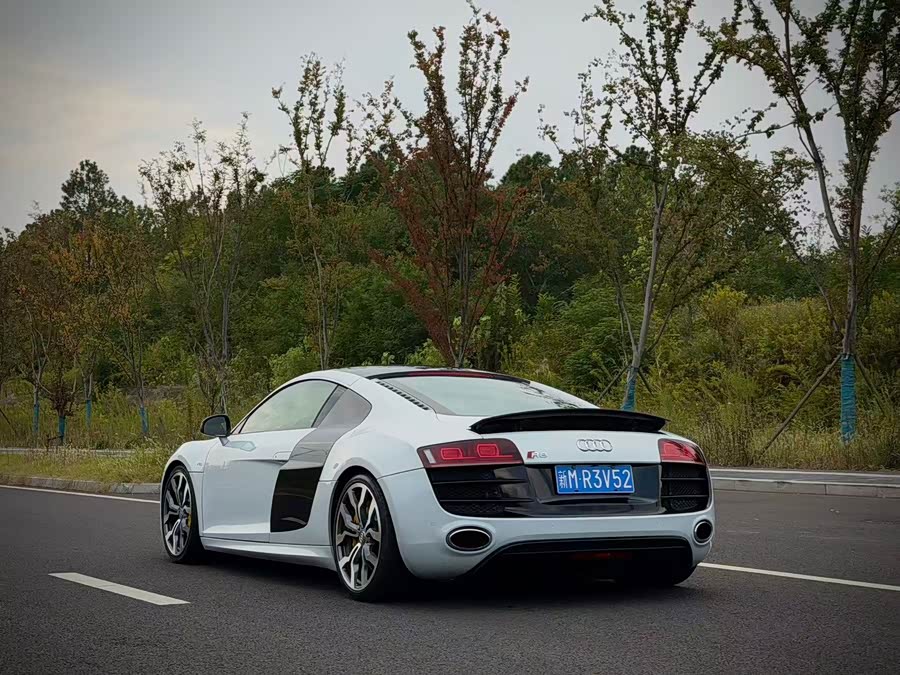 Audi R8 2011 immagine di auto #3