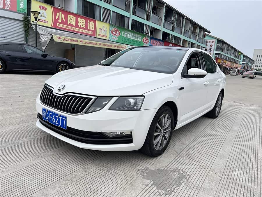 Skoda Octavia 2018 car image #3