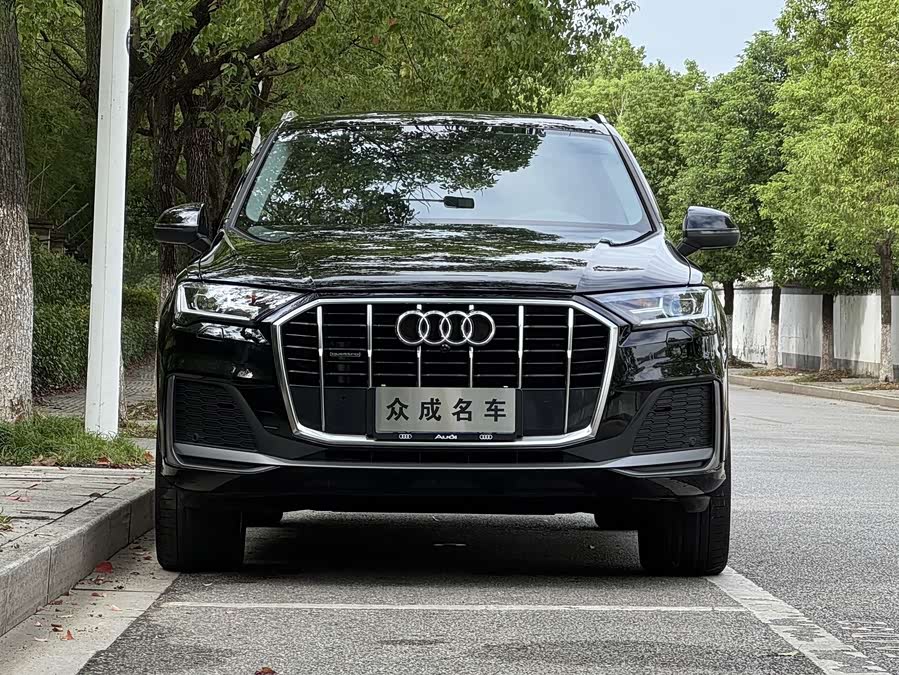 Audi Q7 2023 car image #3