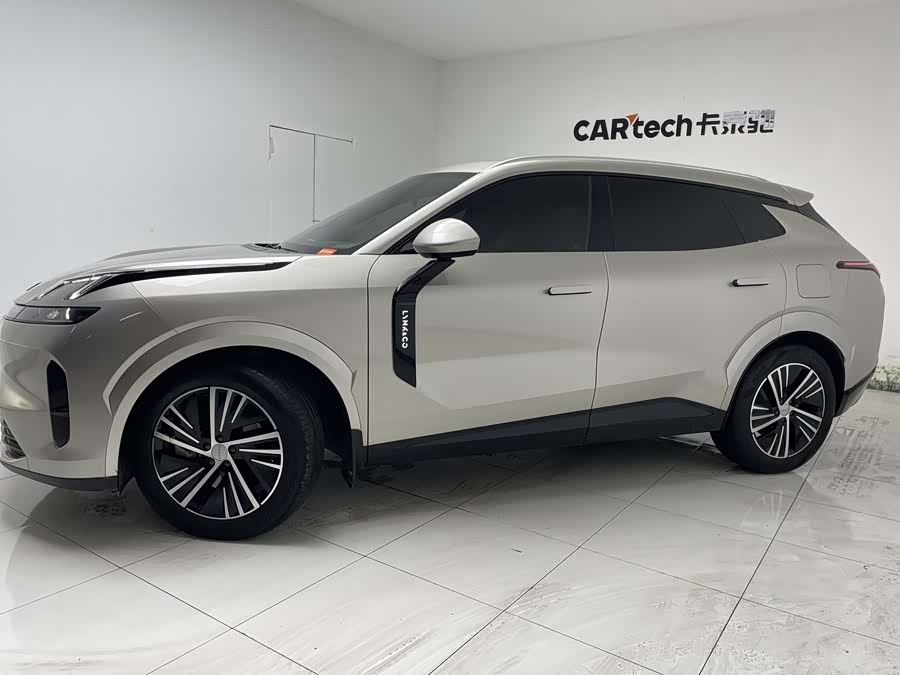 Lynk & Co 08 EM-P 2023 car image #3