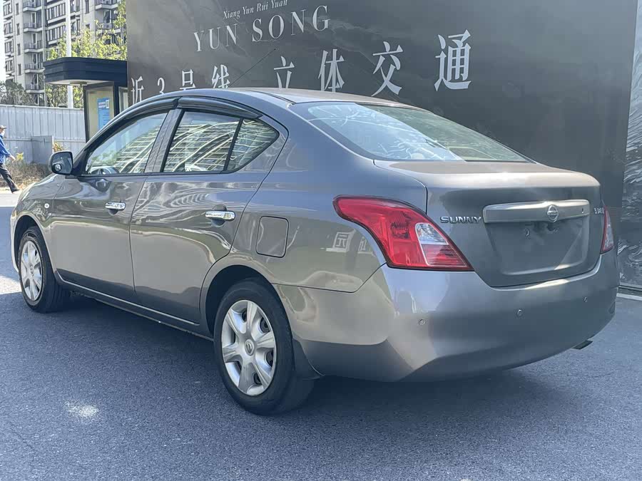 Nissan Sunny 2012 car image #3